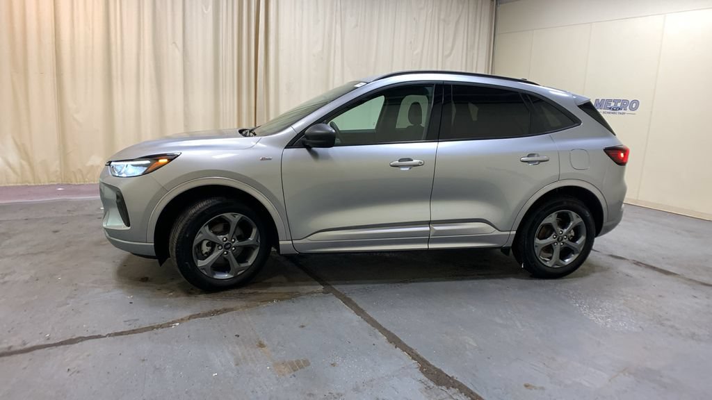 Used 2024 Ford Escape ST-Line w/ Tech Pack #1 AWD/4WD image 6