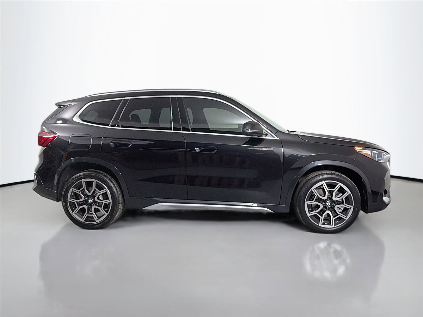New 2026 BMW X1 xDrive28i w/ Technology Package AWD/4WD image 4