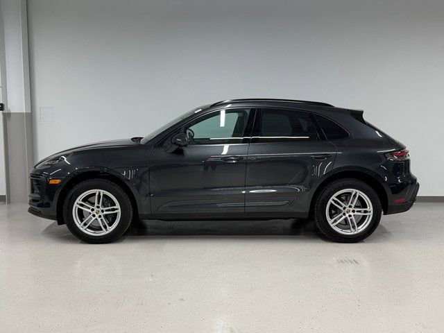 Certified 2025 Porsche Macan AWD/4WD image 2