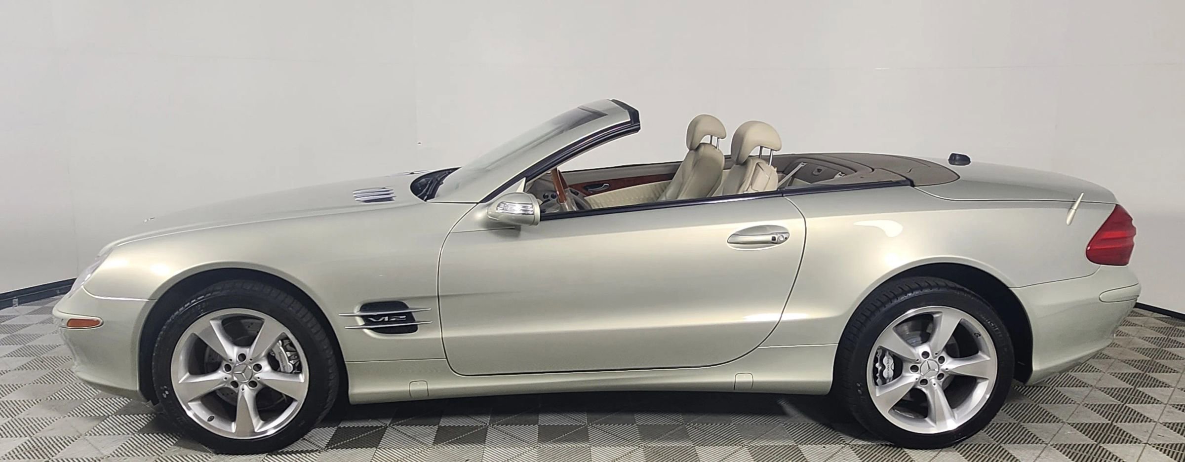 Used 2004 Mercedes-Benz SL 600 image 9
