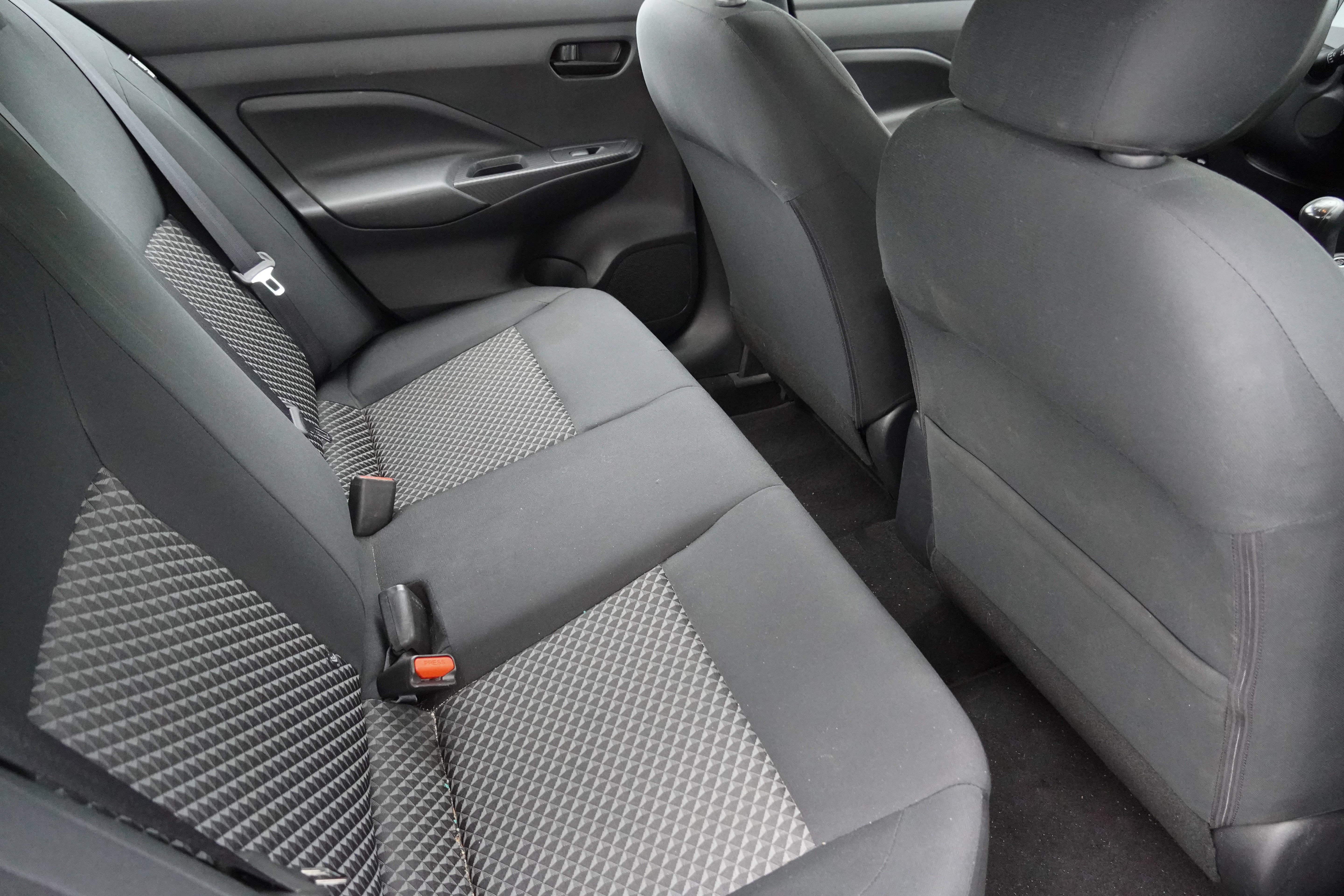 Used 2020 Nissan Versa S FWD image 32
