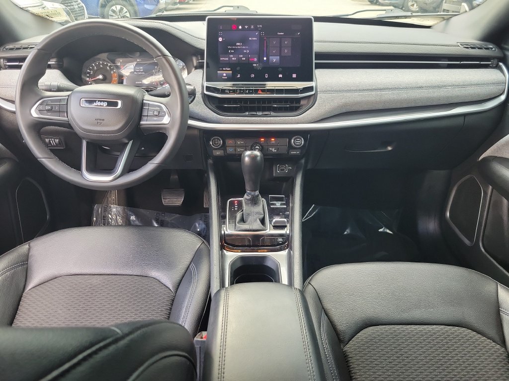 Used 2024 Jeep Compass Latitude AWD/4WD image 11