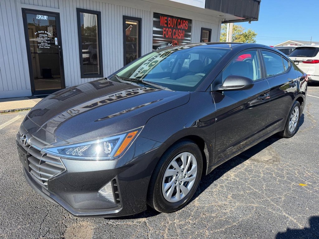 Used 2020 Hyundai Elantra SE FWD image 2