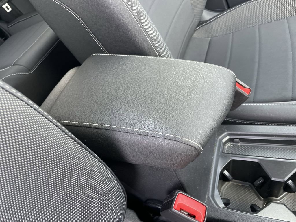 Certified 2024 Volkswagen Taos SE image 31