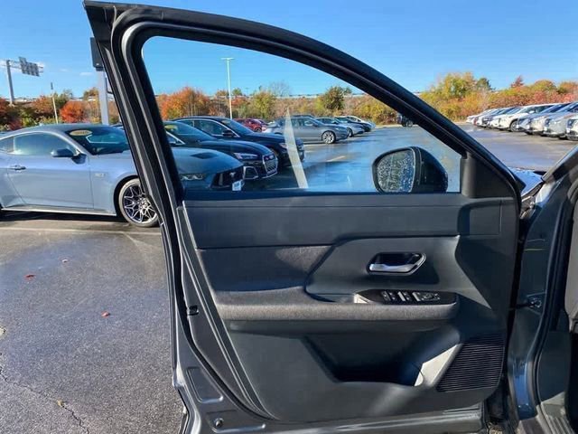 New 2026 Nissan Kicks SV w/ SV Premium Package image 8