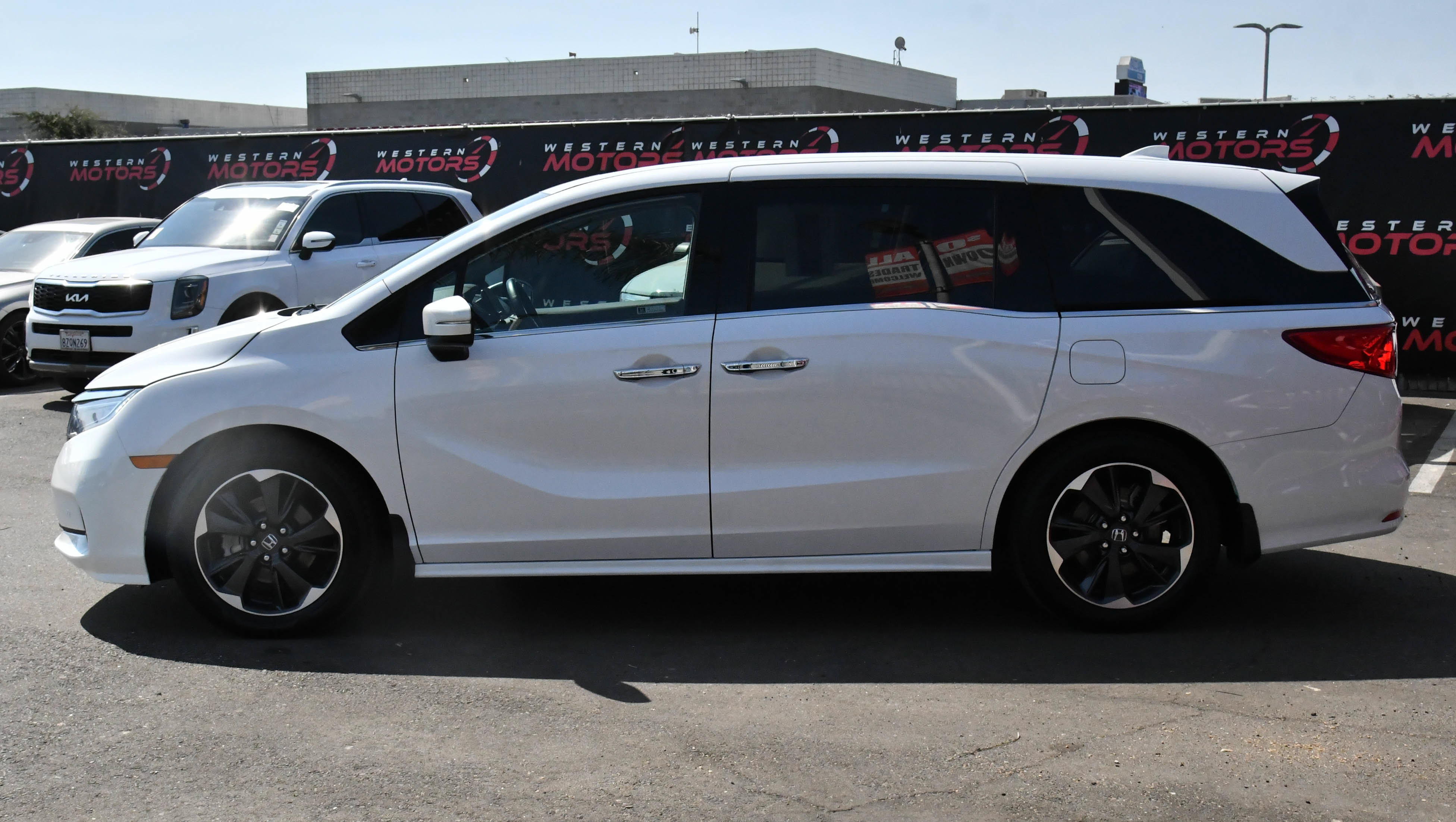 Used 2023 Honda Odyssey Elite image 4