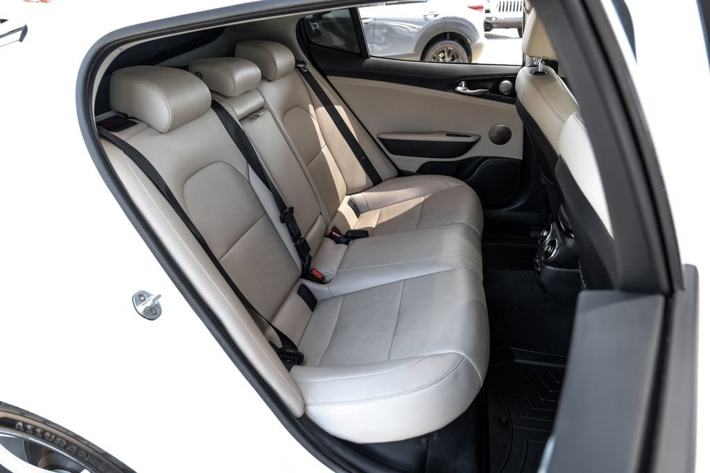 Used 2019 Kia Stinger w/ Sun & Sound Package RWD image 39