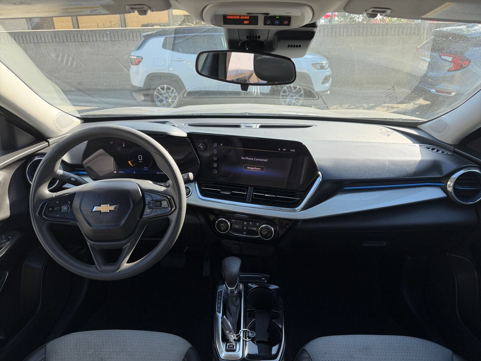 Used 2025 Chevrolet Trax LT FWD image 32