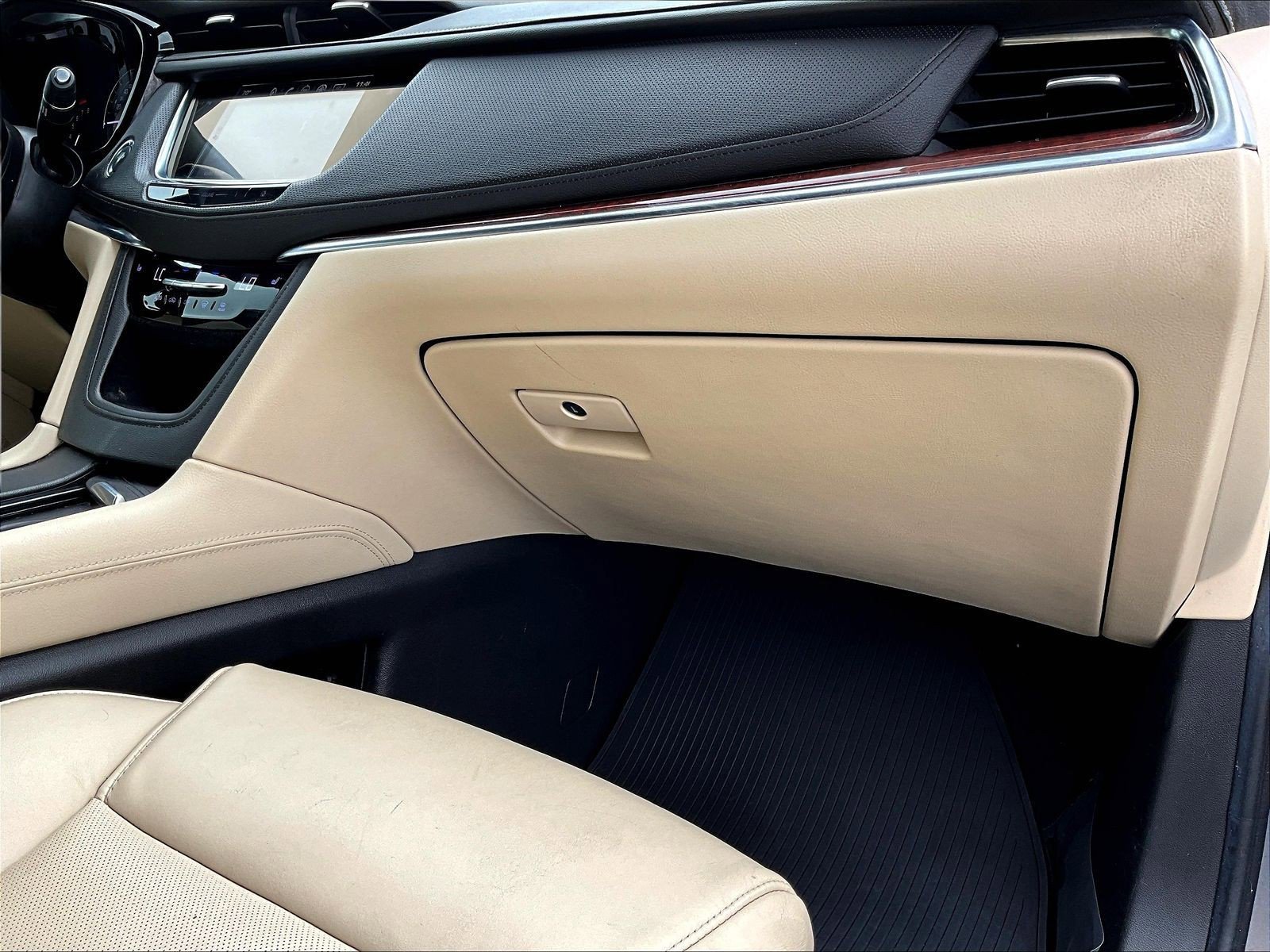 Used 2018 Cadillac XT5 Luxury w/ Driver Awareness Package FWD image 26