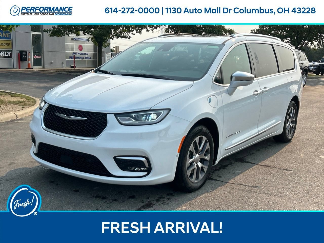 Used 2024 Chrysler Pacifica Pinnacle FWD image 7