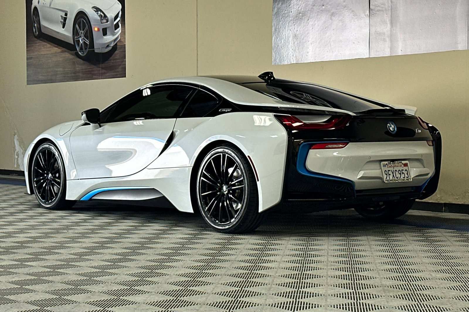 Used 2020 BMW i8 Coupe image 6