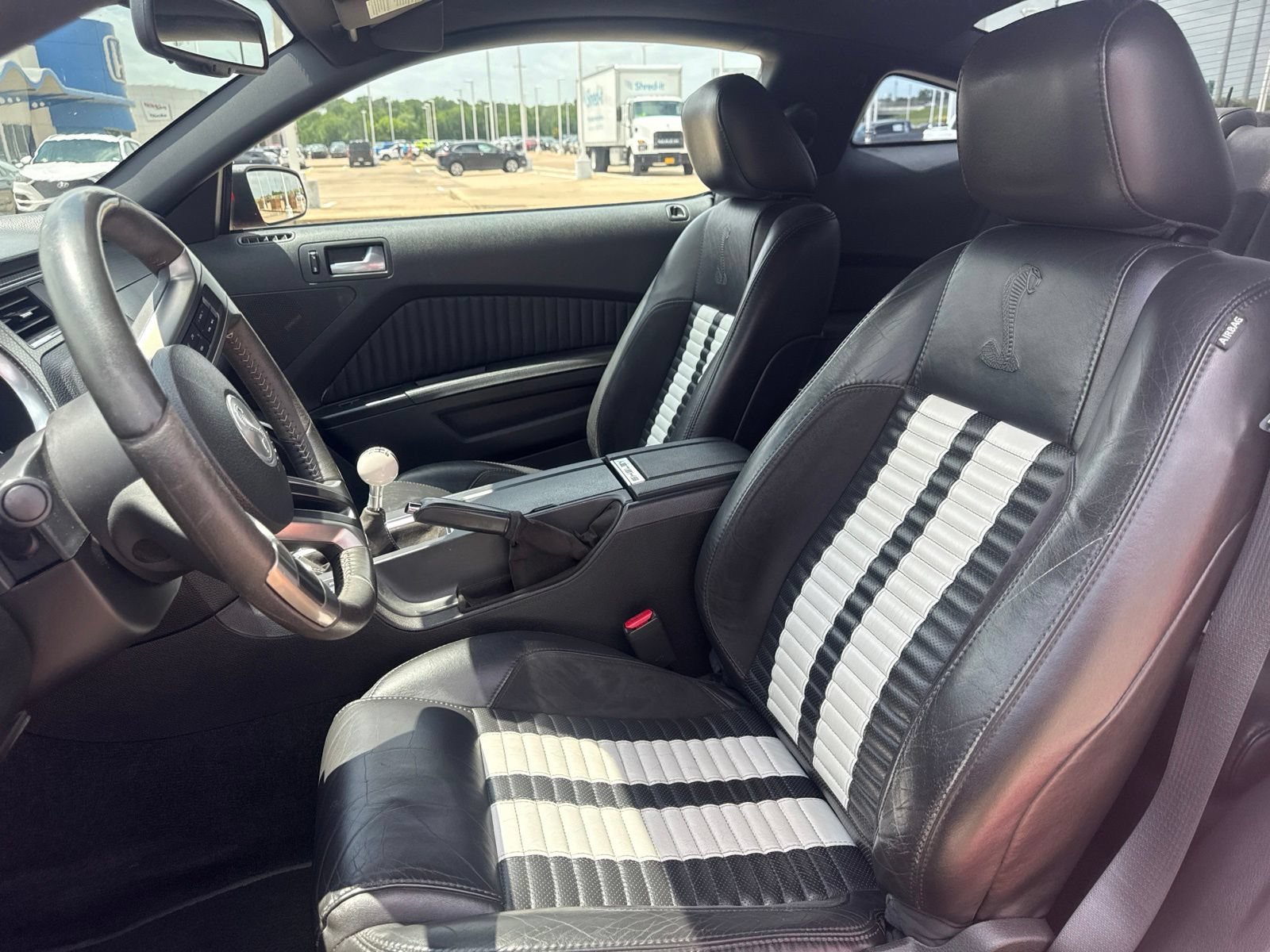 Used 2010 Ford Mustang Shelby GT500 RWD image 12