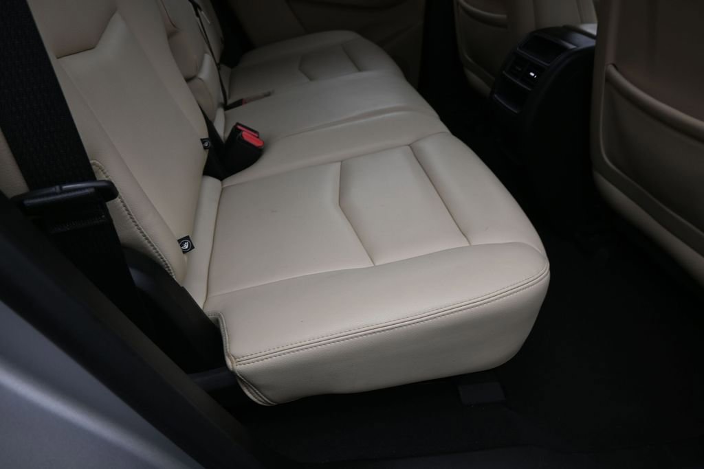 Used 2019 Cadillac XT5 FWD image 38