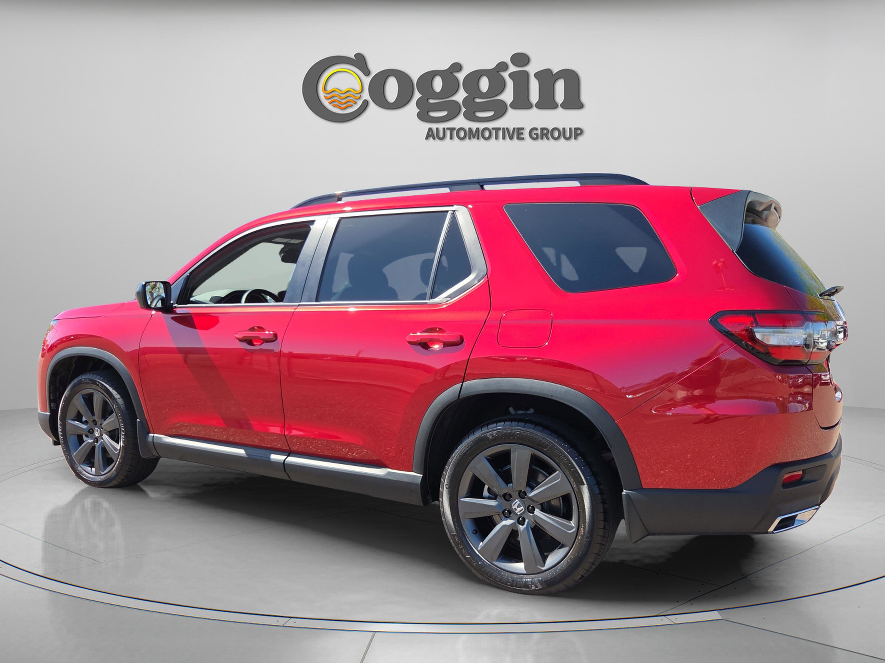 Used 2025 Honda Pilot Sport image 3