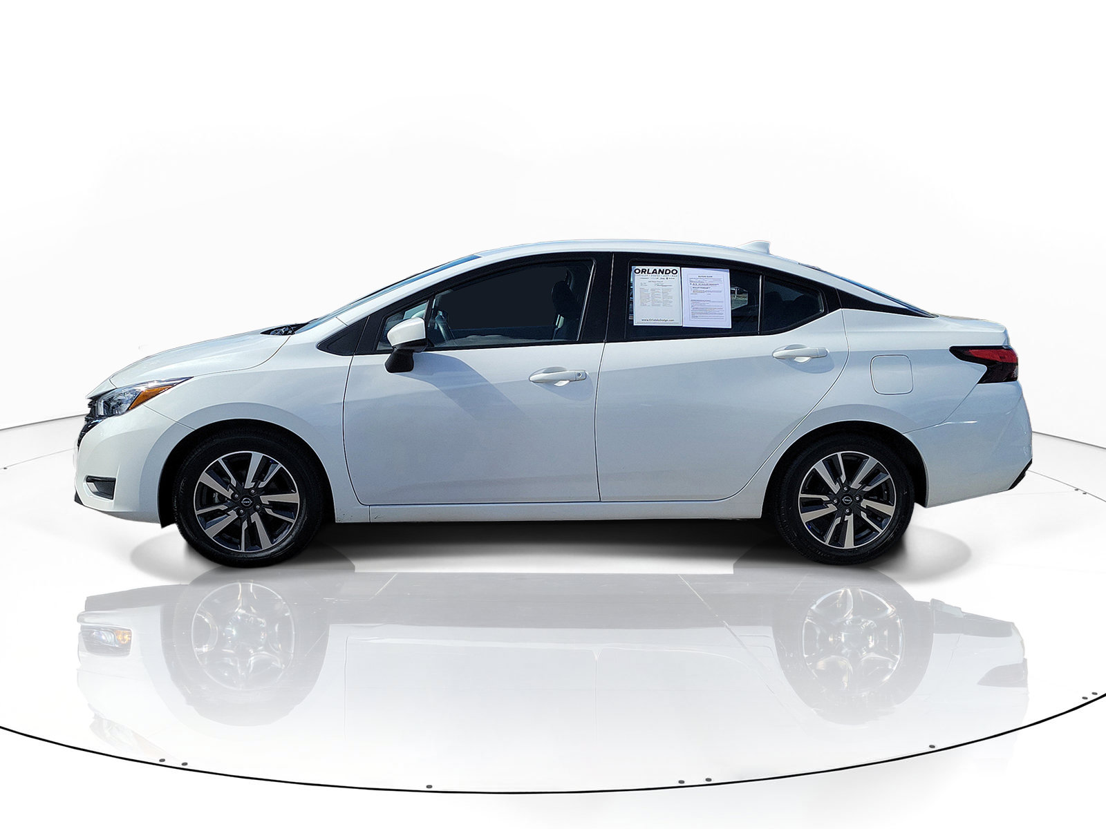 Used 2025 Nissan Versa SV FWD image 4