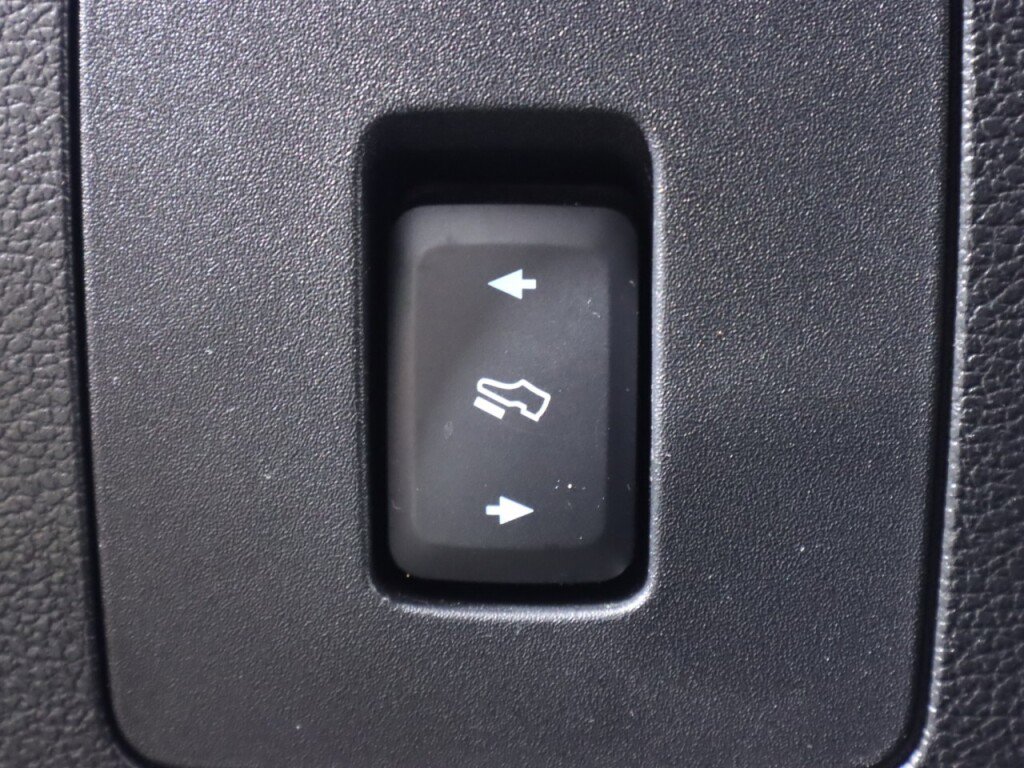 Used 2015 Ford F150 Platinum w/ Equipment Group 701A Luxury image 12