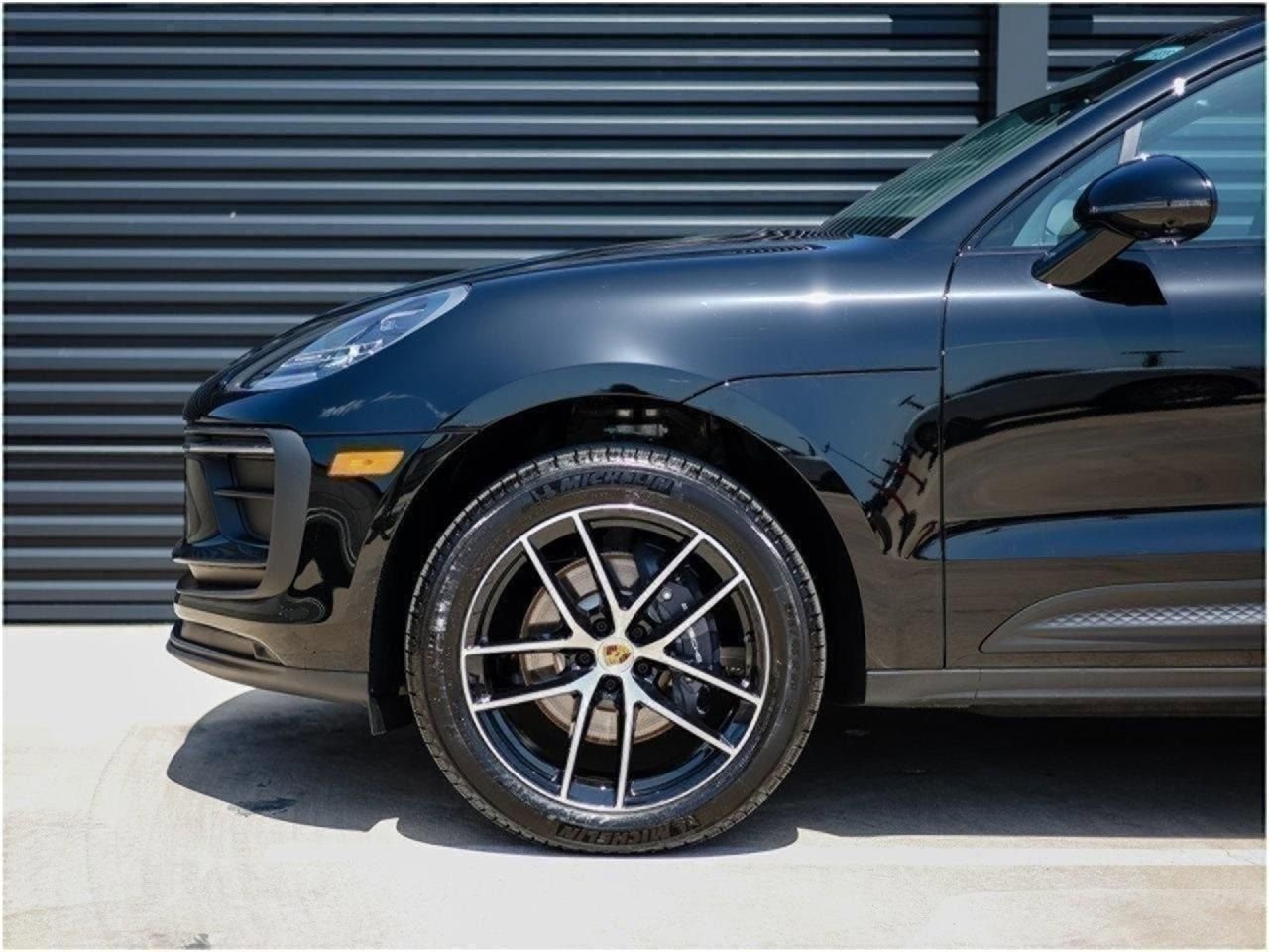 Certified 2025 Porsche Macan AWD/4WD image 11