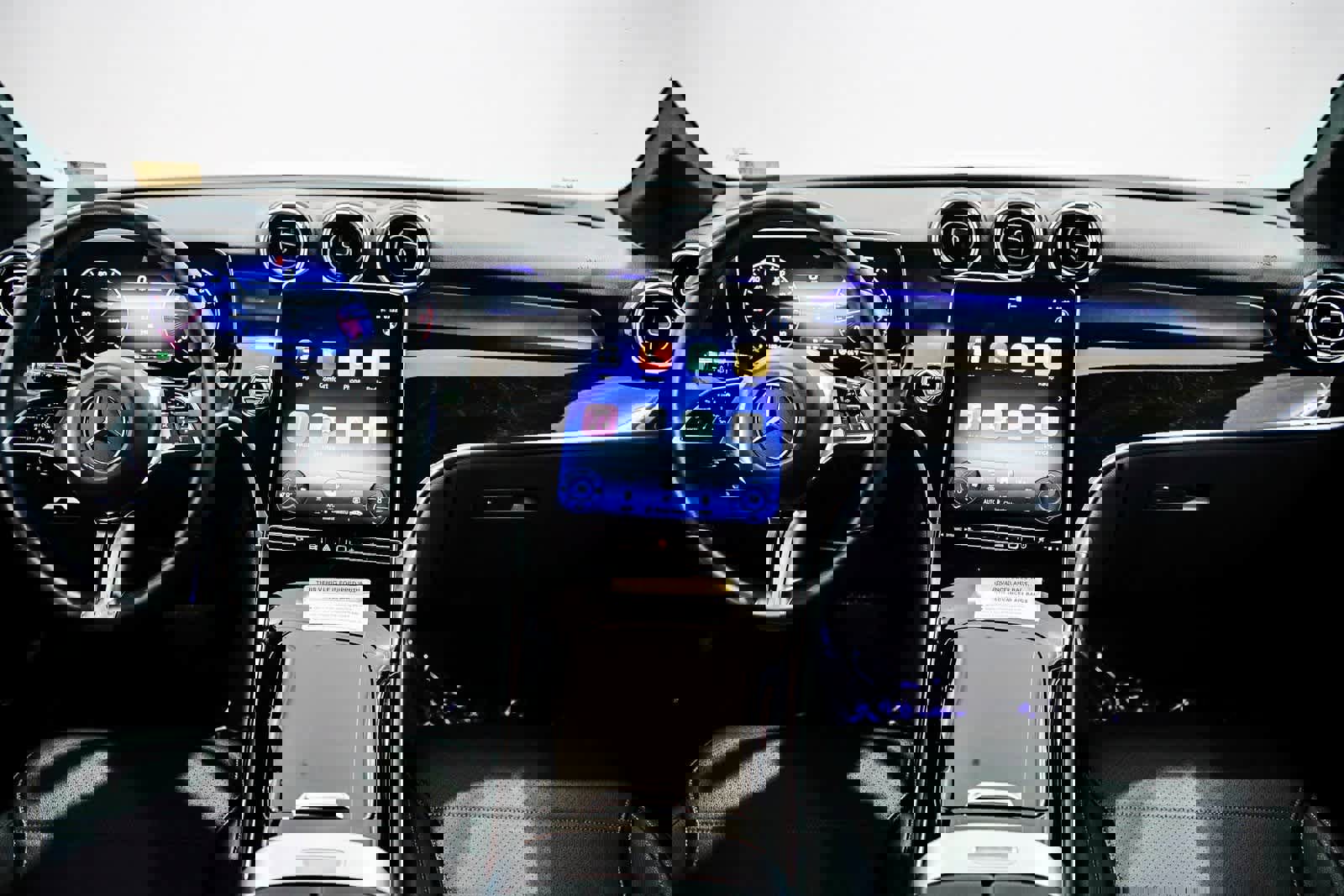 Used 2025 Mercedes-Benz GLC 300 image 11