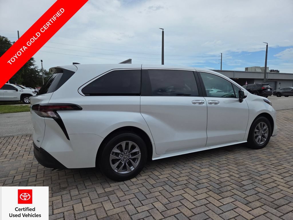 Certified 2025 Toyota Sienna XLE FWD image 11