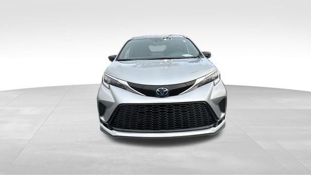 Used 2023 Toyota Sienna XSE image 6