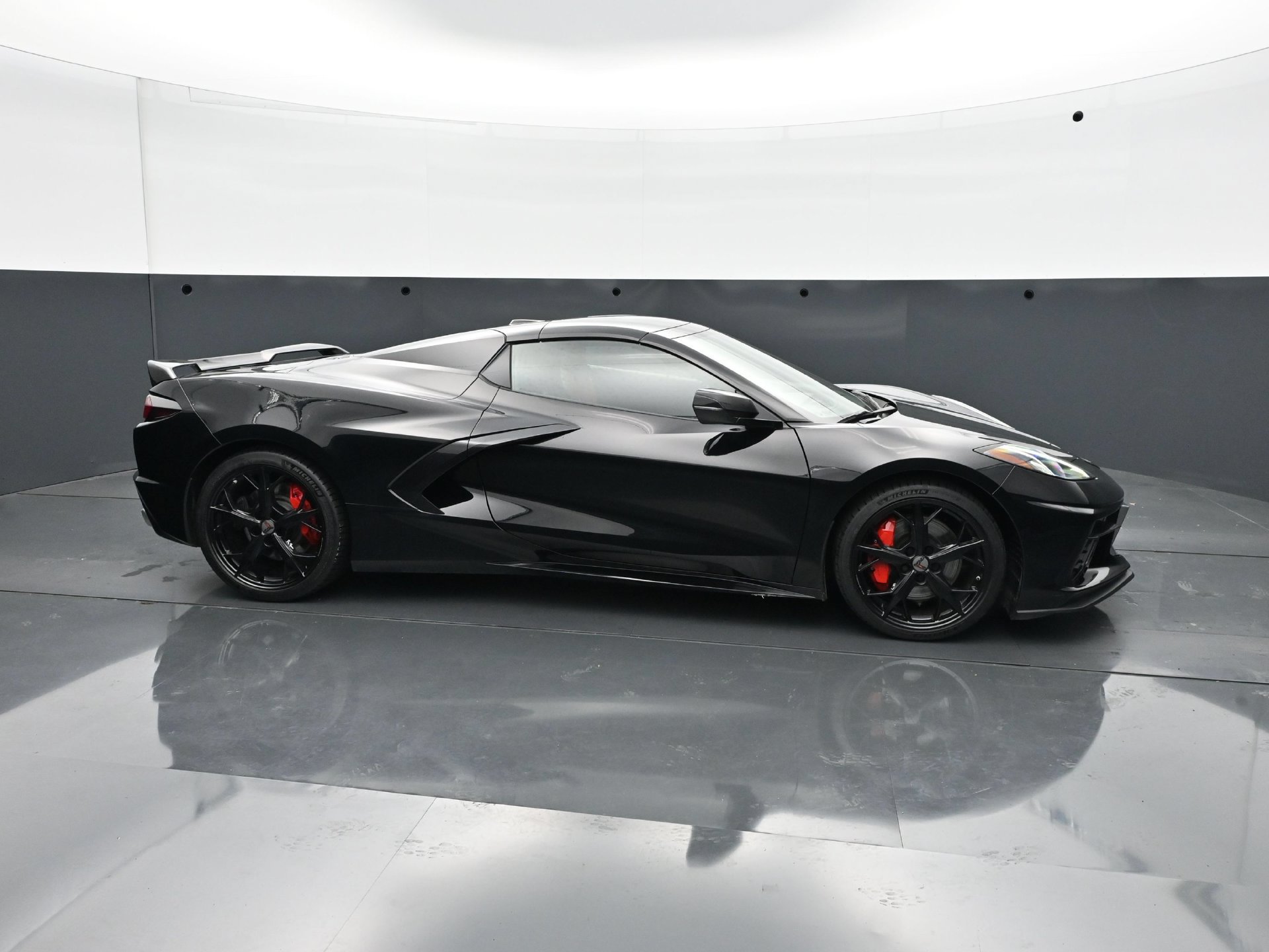 Used 2021 Chevrolet Corvette Stingray Convertible w/ Z51 Performance Package RWD image 8