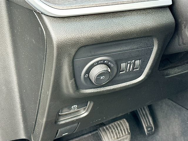 Used 2024 Jeep Grand Cherokee L Limited w/ Luxury Tech Group II image 10