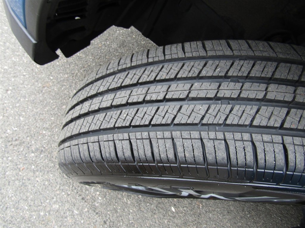 Used 2018 Toyota RAV4 LE w/ All Weather Liner Package AWD/4WD image 31