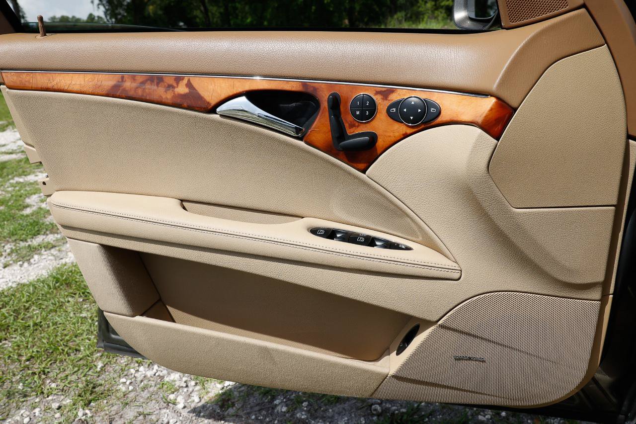 Used 2009 Mercedes-Benz E 350 Sedan w/ Premium 1 Pkg image 37