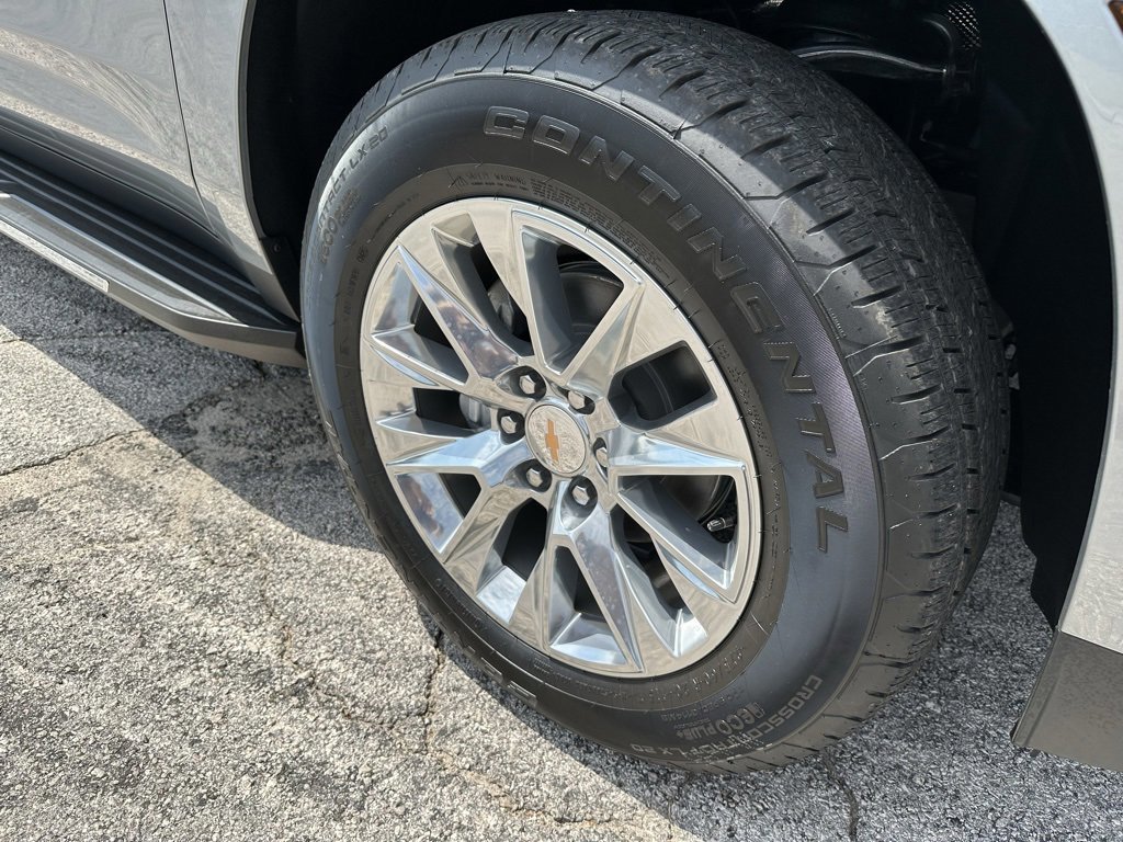 New 2026 Chevrolet Suburban Premier image 8