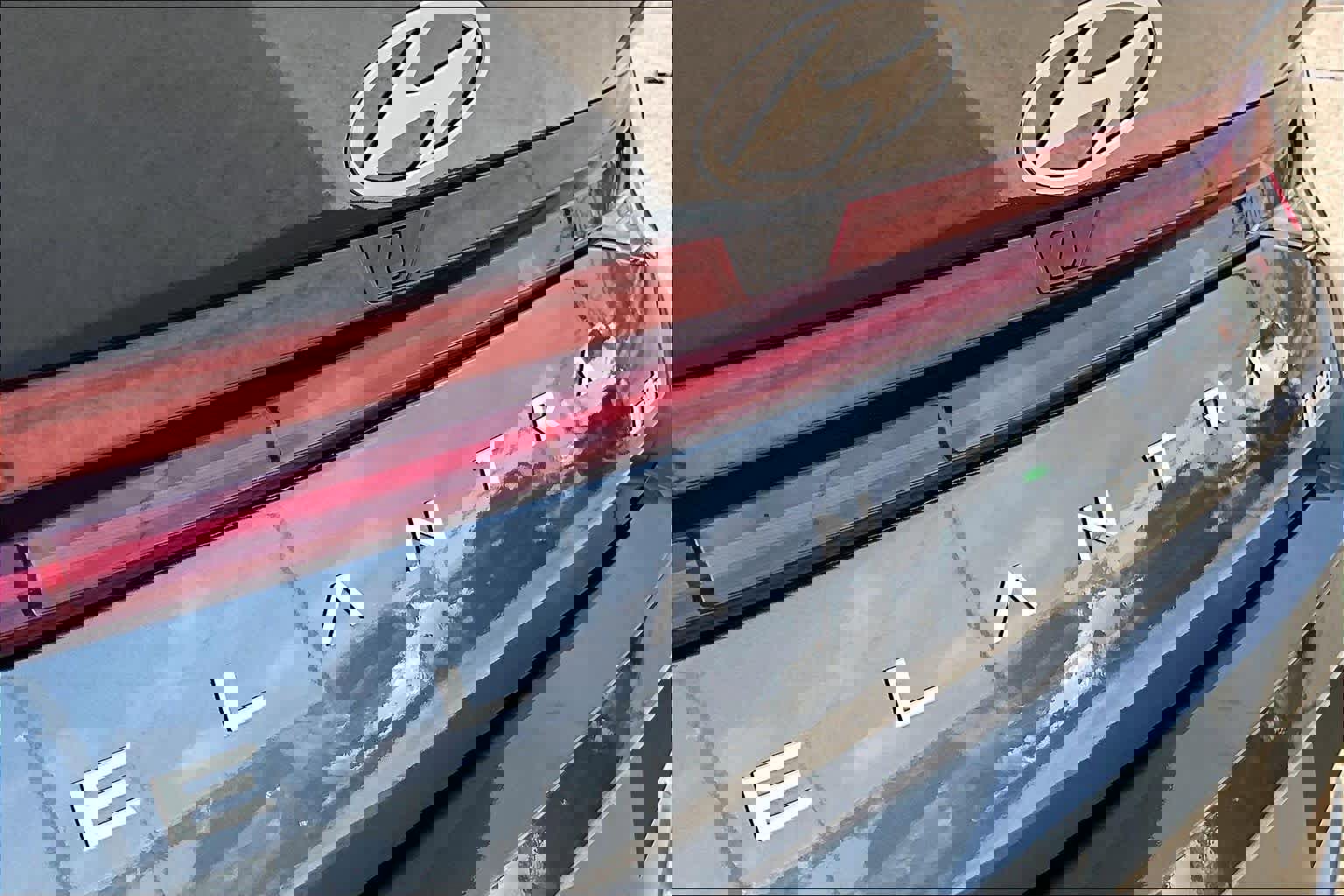 Used 2025 Hyundai Elantra Limited image 29