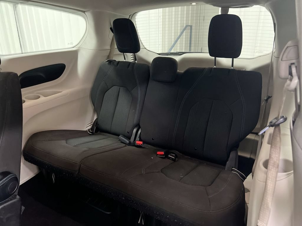 Used 2021 Chrysler Pacifica Touring w/ Uconnect Theater Family Group FWD image 23