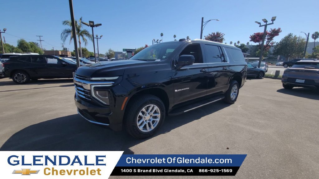Certified 2025 Chevrolet Suburban LT AWD/4WD image 4