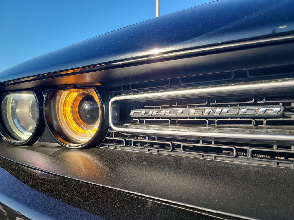 Used 2016 Dodge Challenger SXT image 5