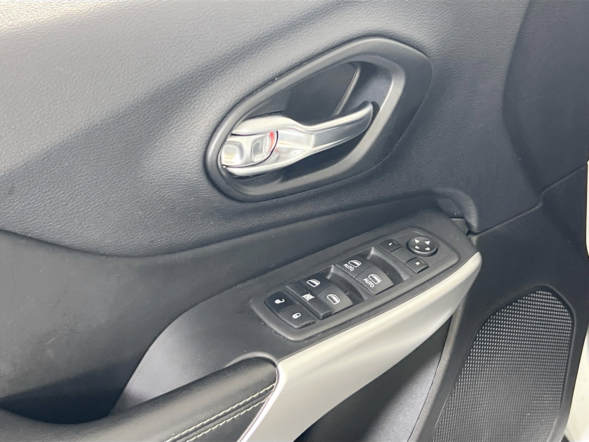 Used 2022 Jeep Cherokee Latitude image 17