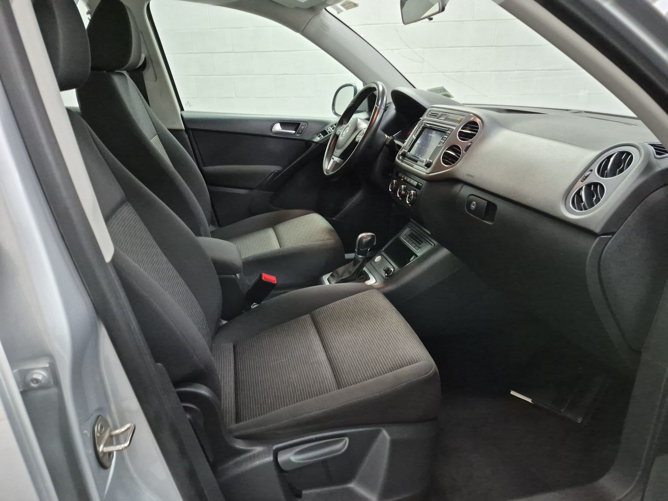 Used 2017 Volkswagen Tiguan Limited w/ Premium Package AWD/4WD image 33