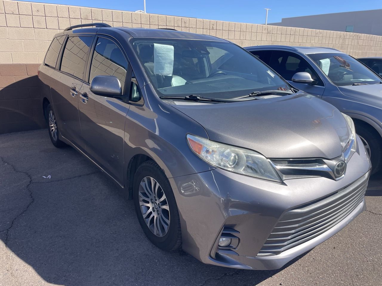 Used 2018 Toyota Sienna XLE Premium w/ Carpet Mat Package image 2