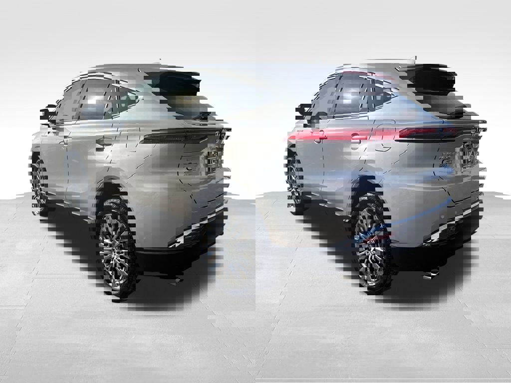 Used 2021 Toyota Venza Limited image 3