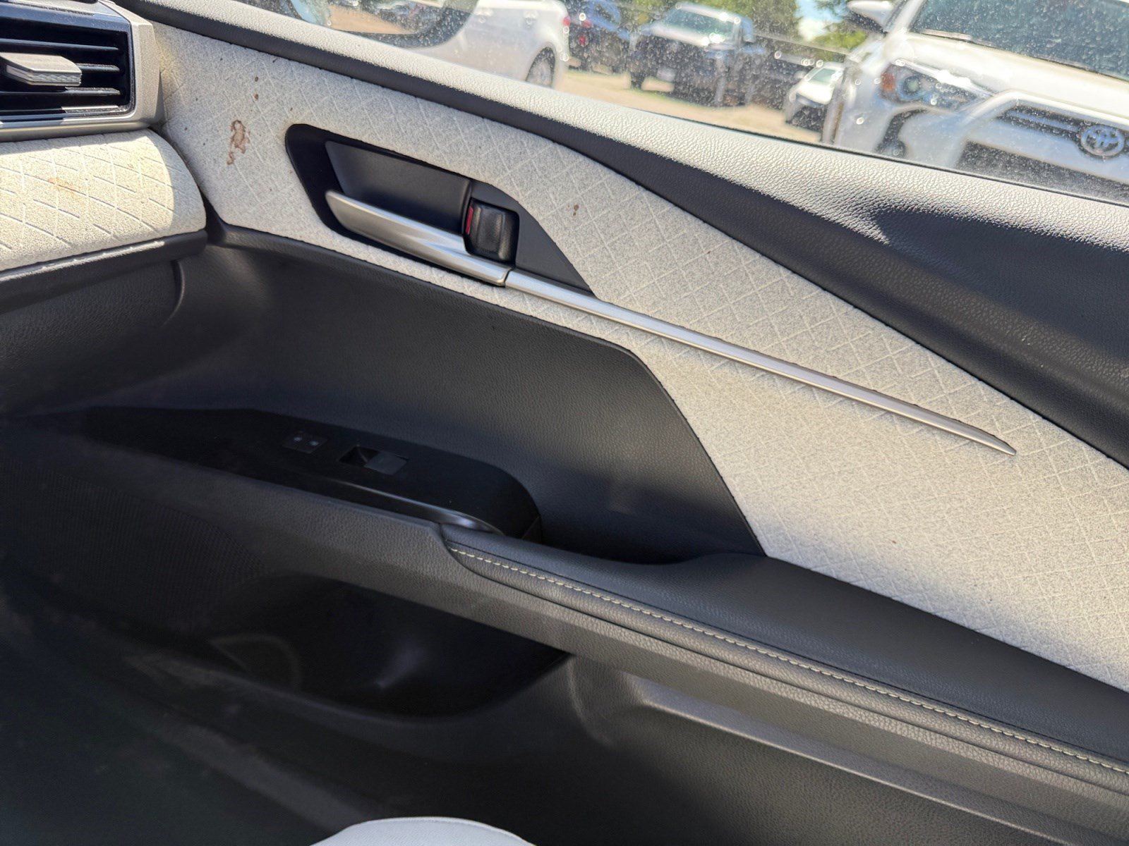 Used 2025 Toyota Camry XLE AWD/4WD image 16