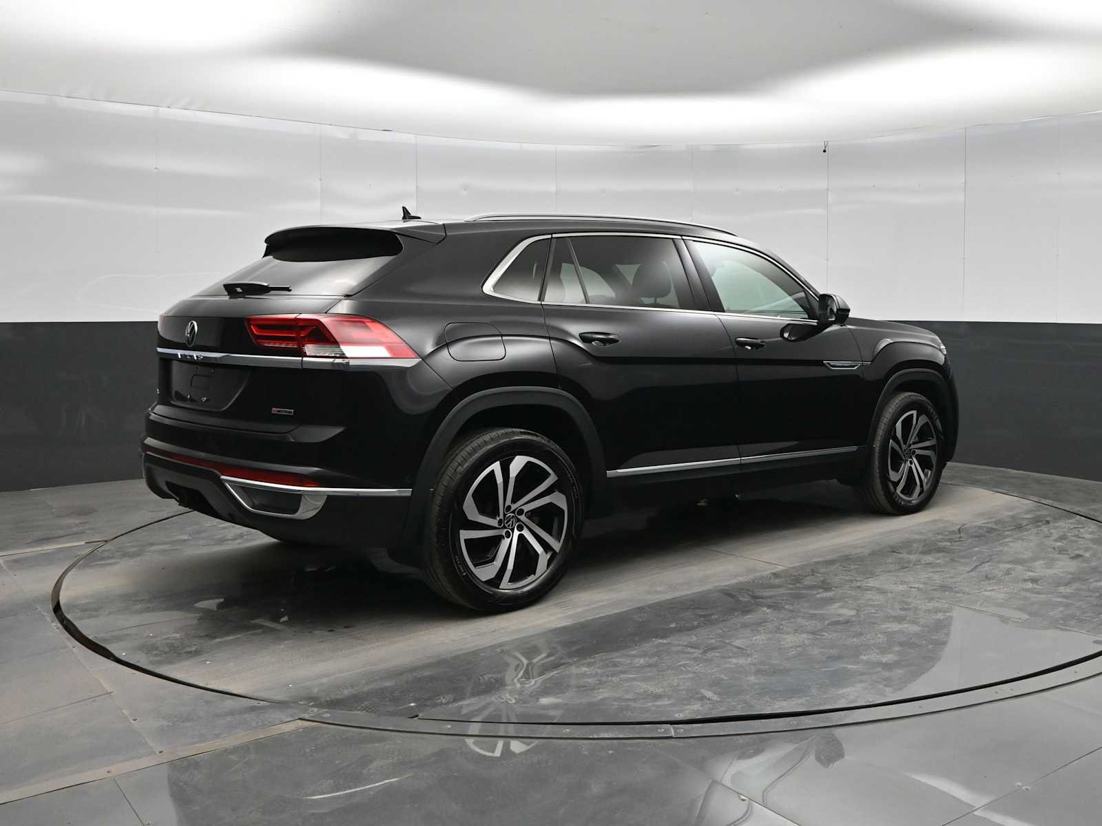 Used 2021 Volkswagen Atlas Cross Sport SEL Premium AWD/4WD image 7
