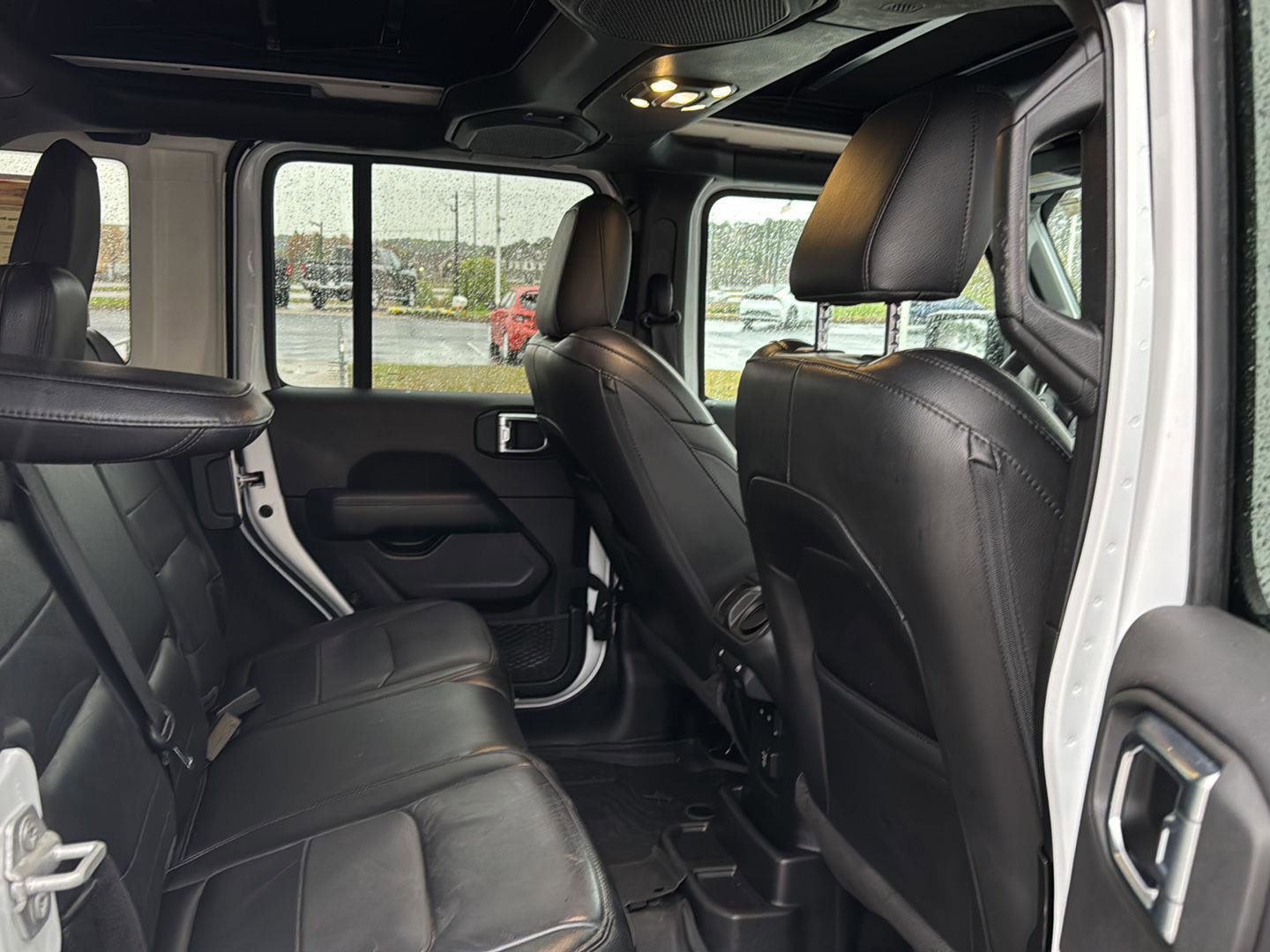 Used 2023 Jeep Wrangler Unlimited Sahara image 11