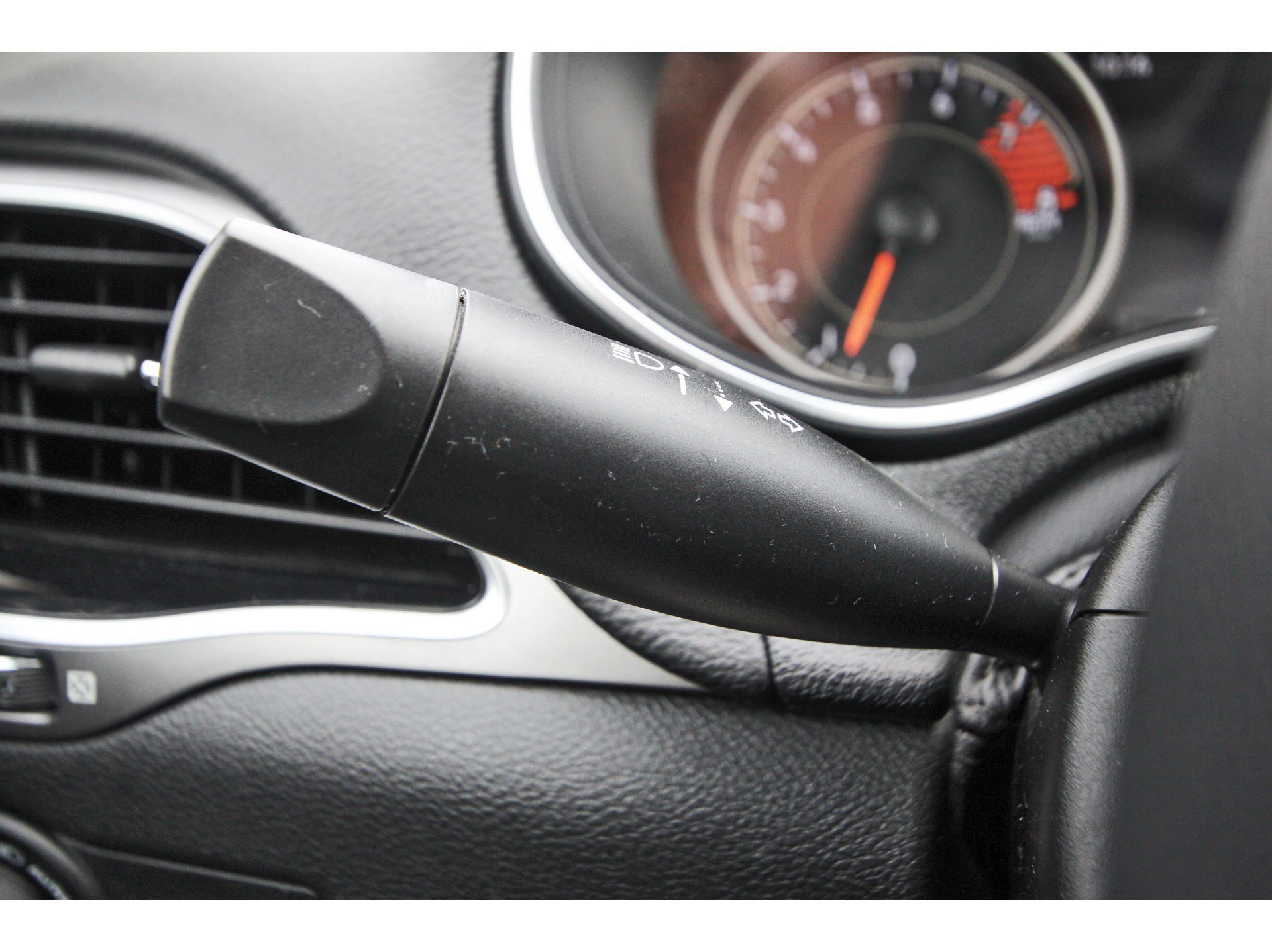 Used 2019 Jeep Cherokee Limited w/ Luxury Group image 19