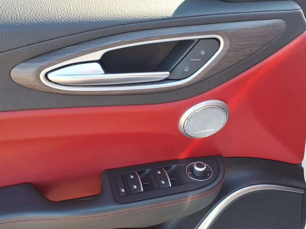Used 2018 Alfa Romeo Giulia Ti w/ TI Performance Package image 4