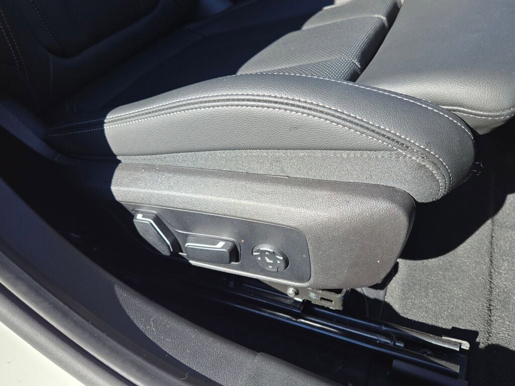 Used 2025 BMW 330i xDrive Sedan image 7
