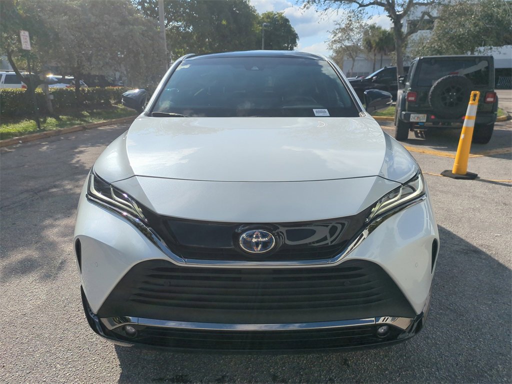 Used 2024 Toyota Venza Nightshade image 3