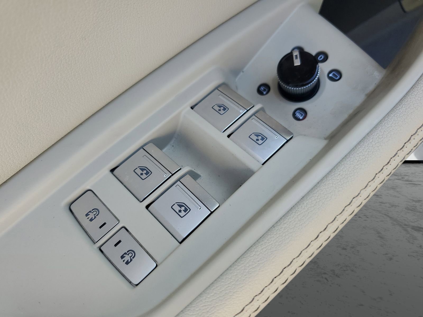 Used 2024 Audi Q8 e-tron Premium Plus w/ Premium Plus Package image 21