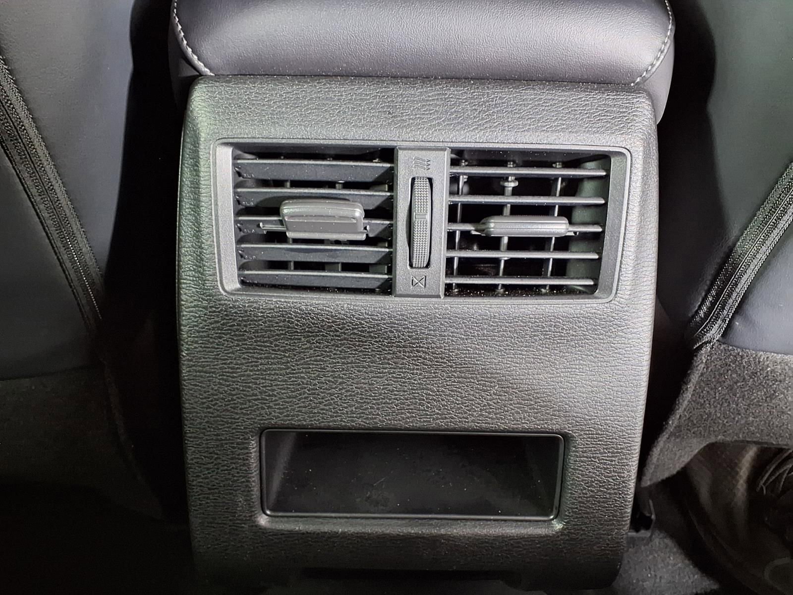 Used 2024 Mitsubishi Outlander SE image 11