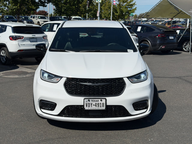 Used 2024 Chrysler Pacifica Limited FWD image 3