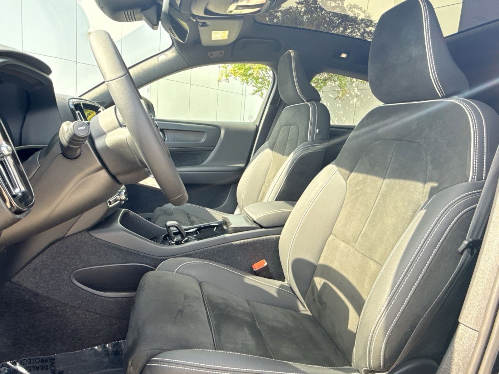 Certified 2023 Volvo C40 P8 Recharge Ultimate w/ Protection Package Premier AWD/4WD image 13