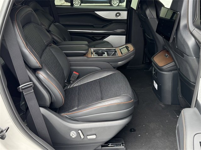 New 2025 Lincoln Navigator Black Label image 16