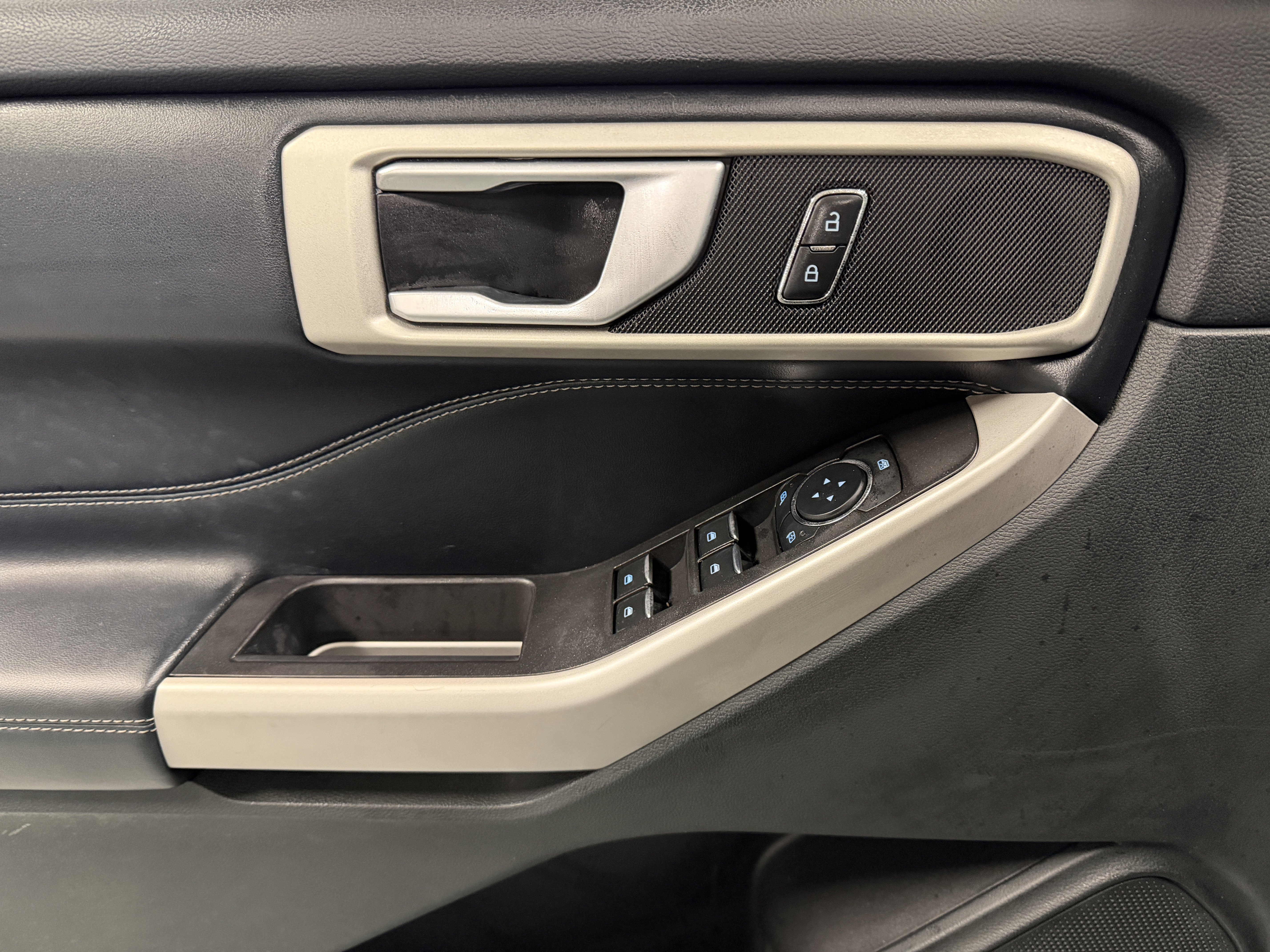 Used 2023 Ford Explorer XLT w/ Equipment Group 202A image 21